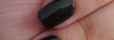 Что скрывается в темноте? China Glaze  Gussied up green и Wagon trail