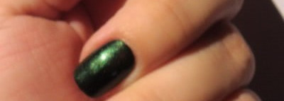 Что скрывается в темноте? China Glaze  Gussied up green и Wagon trail