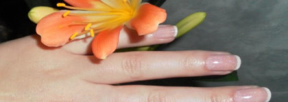 Маникюрчик поздно ночью