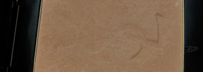 Лицо, глаза и губы от Yves Saint Laurent: пудра Poudre Compacte Radiance #5 , тени Ombre Solo #8 Fawn, помада-блеск Gloss Volupté #7 Tangy Orange