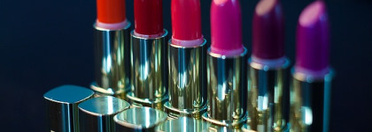 Milani Color Statement Lipstick - часть 1: тона "Ruby Valentine", "Flamingo Pose", "Rose Hip"