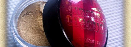 Essence - Circus Circus - stay all day eyeshadow - 01 it’s magic