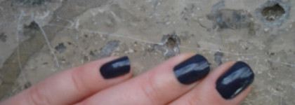 Мой третий лак из серии Vampire`s Love и синий глиттер от Essence