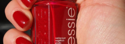 Осенний красный Essie Head Mistress