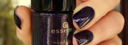 Лак для ногтей  из коллекции Essence the Twiligt Saga. Breaking Dawn Part 2 —  "02   Alice had a vision again"