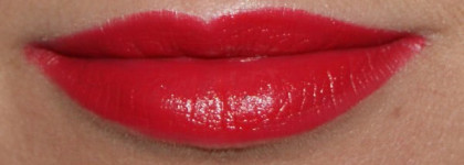Две яркие красотки - Revlon super lustrous lipstick Fire&Ice и Kiss Me Coral
