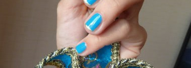 Золотой месяц на голубом небе