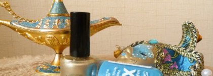 Золотой месяц на голубом небе