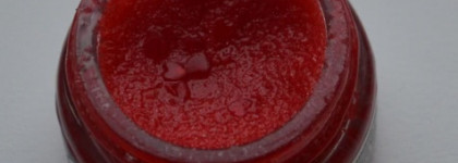 Праздник к нам приходит: Сахарный скраб для губ Santa's от Lush