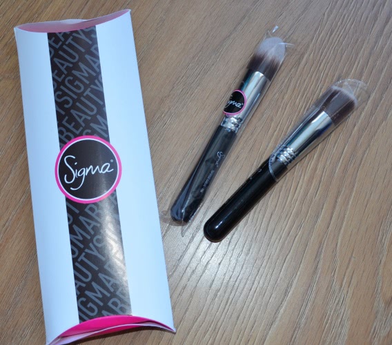 Две красотки Sigma Beauty Synthetic Kabuki F86 и F88