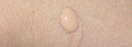 "Ретушь" лица с тональным кремом Clarins Teint Eclat Mat Truly Matte Foundation SPF 15 №02 Pale ivory