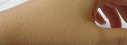 "Ретушь" лица с тональным кремом Clarins Teint Eclat Mat Truly Matte Foundation SPF 15 №02 Pale ivory