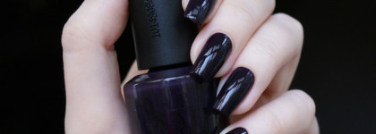 Осенний монохромный маникюр по мотивам палитры Эмбер Коуэн