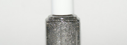 Сияй до кончиков пальцев с лаком Essie Nail Lacquer Ignite The Night 3021