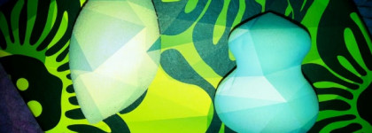 Real Techniques miracle complexion sponge VS Shu Uemura Lightbulb Sponge