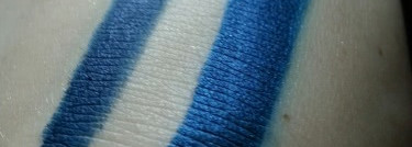 Два зеленовато-голубых