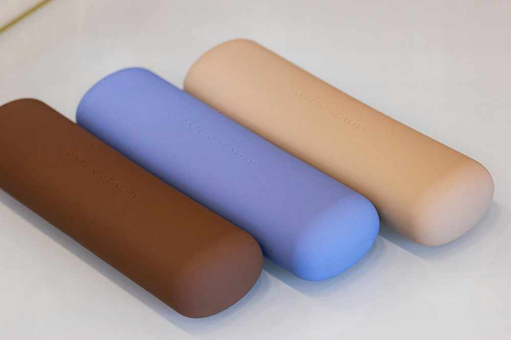 Размер: 22см х 7 см, толщина 3-4 см. Цена 1200-2500, смотря где покупаете.