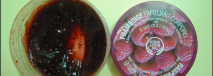 Поскрабимся! Organic Vanilla Body exfoliant от Yves Rocher и Raspbery body scrub от TheBodyShop