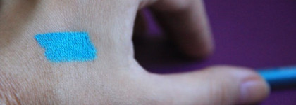 Карандаш для глаз от Yves Rocher Couleurs Nature Euphorisantes Couleurs Waterproof Eye Pencil в оттенке 05 Turquoise