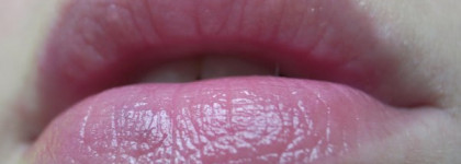 Essence Tint it! Colorchanginbg Lipgloss 03 turn to crazy