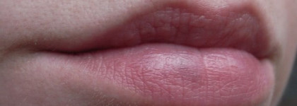 Essence Tint it! Colorchanginbg Lipgloss 03 turn to crazy