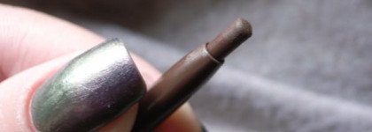 Два карандаша и два блеска Essence