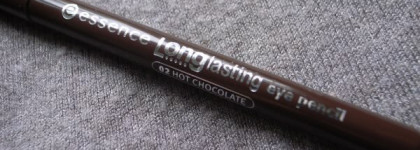 Два карандаша и два блеска Essence