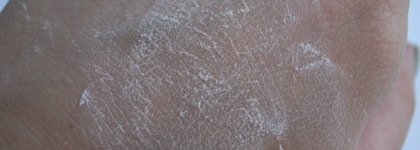 Матирующая пудра Essence Fix&Matte translucent loose powder