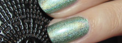 Holographic Nail Polish от Pupa