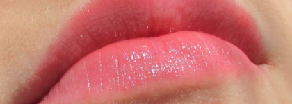 Помады и блески Essence