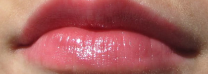 Помады и блески Essence