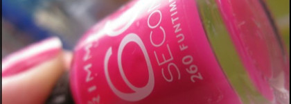 Потехе час с лаком Rimmel 60 Seconds 260 Funtime Fuchsia