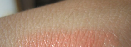 estee lauder помада-блеск Pure Color Crystal Lipstick (37 Hint of Peach)