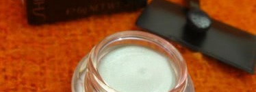 Немного молодой зелени в баночке теней Shiseido Hydro-Powder Eye Shadow оттенок Н13