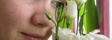 Немного молодой зелени в баночке теней Shiseido Hydro-Powder Eye Shadow оттенок Н13