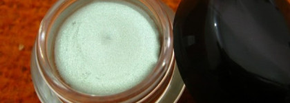 Немного молодой зелени в баночке теней Shiseido Hydro-Powder Eye Shadow оттенок Н13