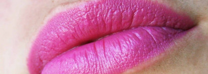 Avon - Ultra Colour Indulgence Lipstick  SPF 15 Garden Rose