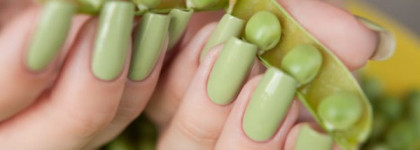 Essie — Navigate Her + Dance Legend – Domino White