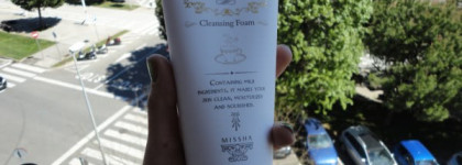 Очищение на 100%! Missha: Creamy Latte Strawberry Cleansing Foam