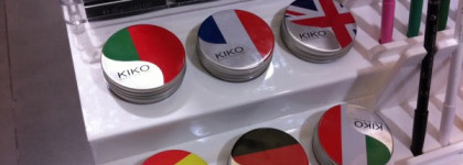 Интернациональная коллекция блесков от  Kiko super colour lip gloss brillant a levres nº01, nº02