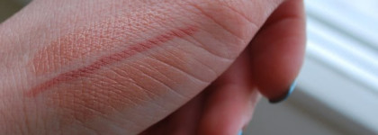 Pupa Miss Pupa Ultra Brilliant Lipstik №100 Cream (tester) и Oriflame Wonder colour lip liner Nude pink . Помада и карандаш для губ