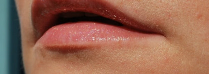 Блеск YSL Golden Gloss Shimmering Lip Gloss #10 Golden Peony