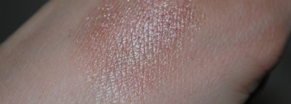 Yves Rocher 100% Natural Origin Loose Pearls – "Кулер натюр" Рассыпчатые тени для век «Минералы и растения» Розовый