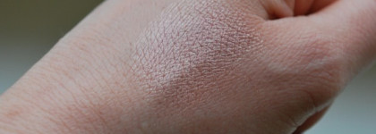 Yves Rocher 100% Natural Origin Loose Pearls – "Кулер натюр" Рассыпчатые тени для век «Минералы и растения» Розовый