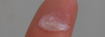 Мой нежный снежный - Lancome Gloss In Love Sparkling Lipglaze Cocooning Feel  Just Strauss №200