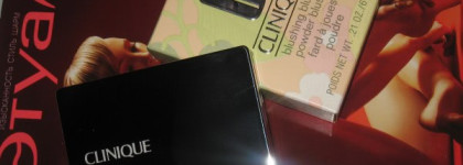 А так хотелось персика...но в итоге - Clinique Blushing Blush Powder Blush Компактные румяна № 110 Precious Posy (обновленные свотчи)