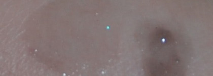 Вампирша: блеск для губ Essence "The twilight saga" Eclipse collection оттенок "02 Undead?"