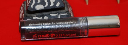 Вампирша: блеск для губ Essence "The twilight saga" Eclipse collection оттенок "02 Undead?"