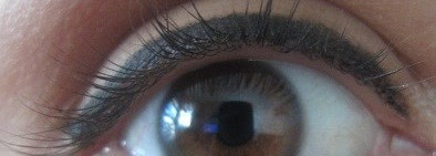 Снег на ресницах? Нет - это пудра для ресниц от Essence: volumizing lash powder