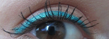 Яркий акцент в макияже: MAC Liner Liquidlast - Aqualine